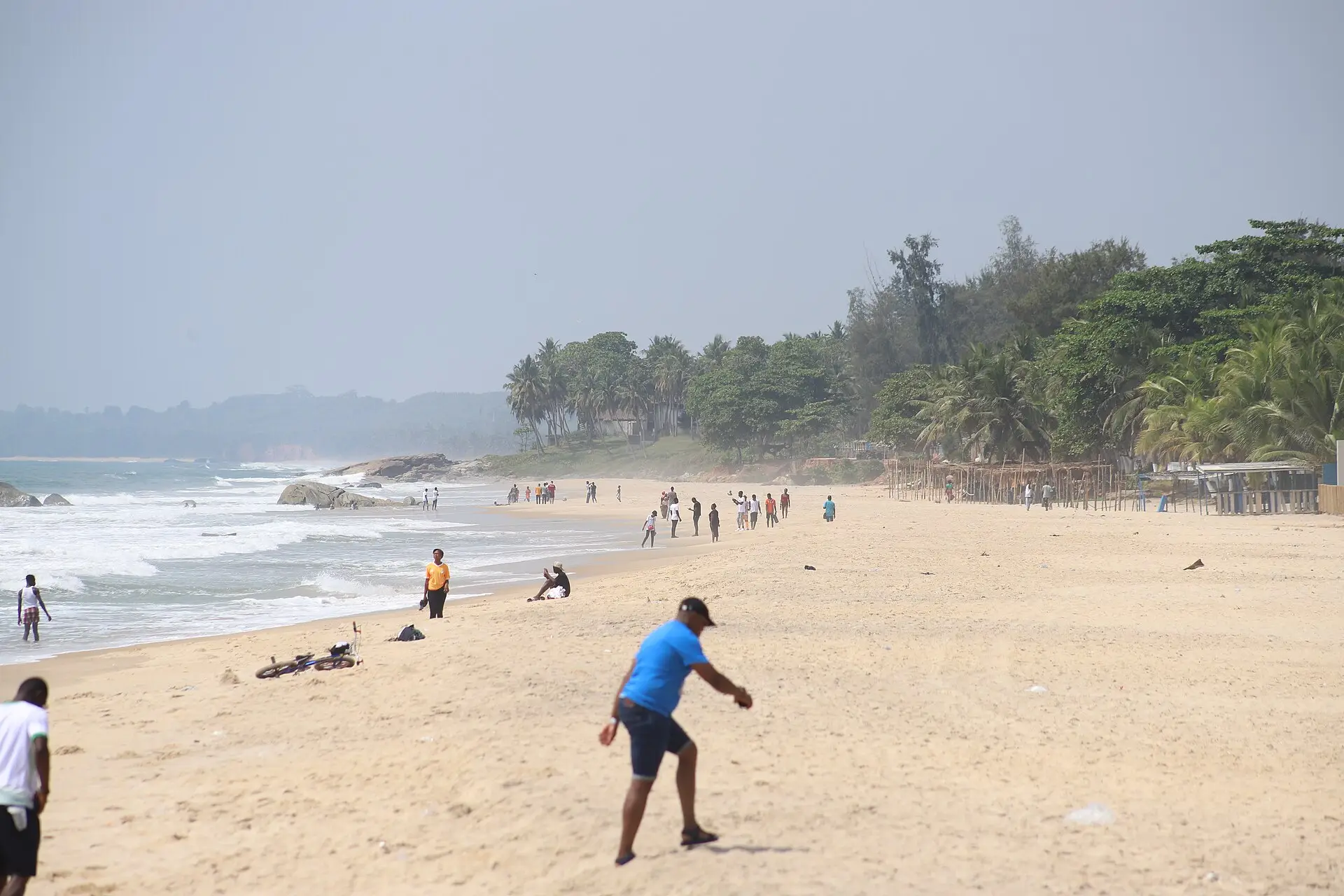 Plage de San Pedro bordée de cocotiers, sur la côte ouest de la Côte d’Ivoire